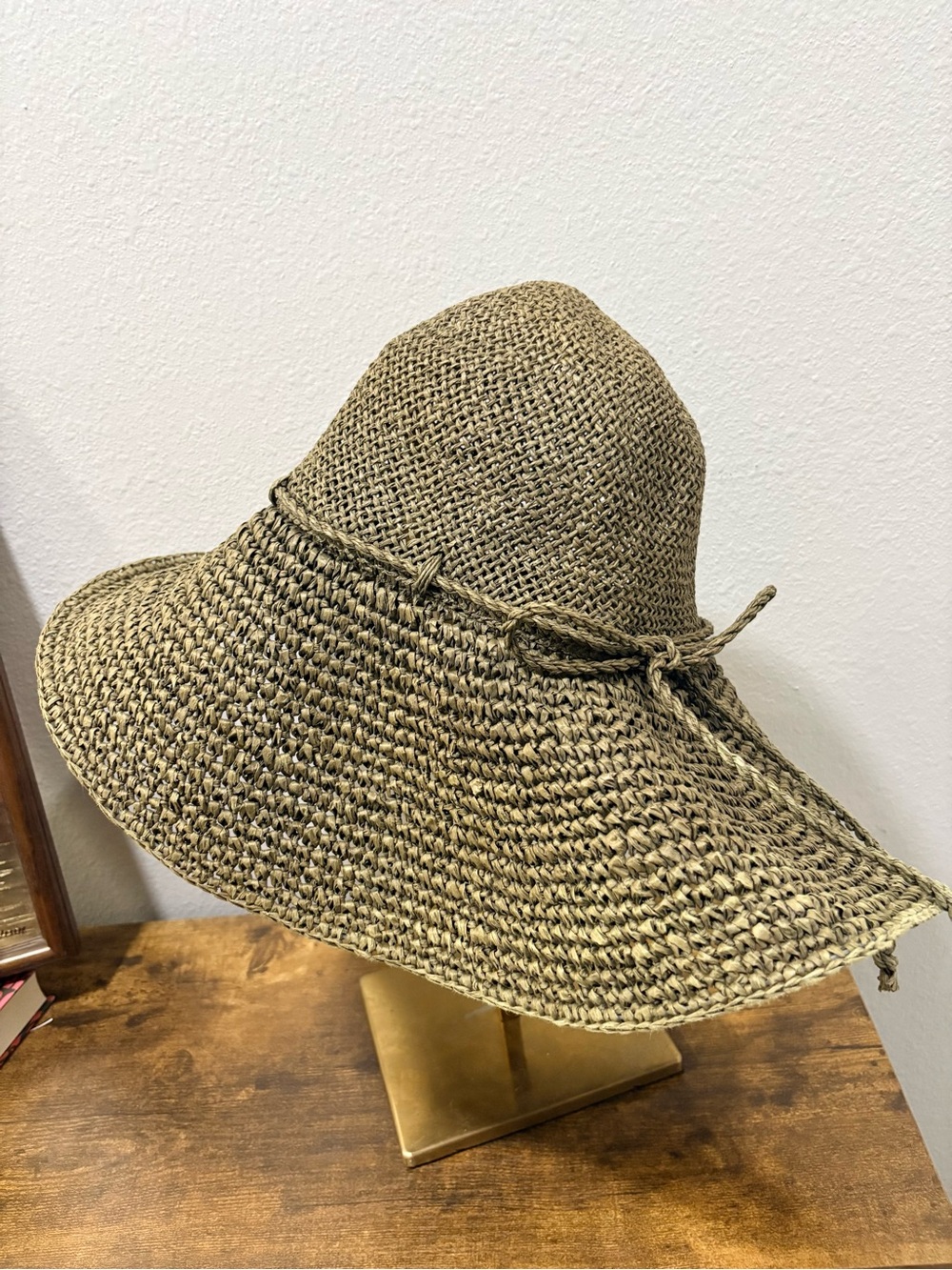 GAP Braided Paper Straw Floppy Packable Hat in Natural Brown Tones Pool Beach